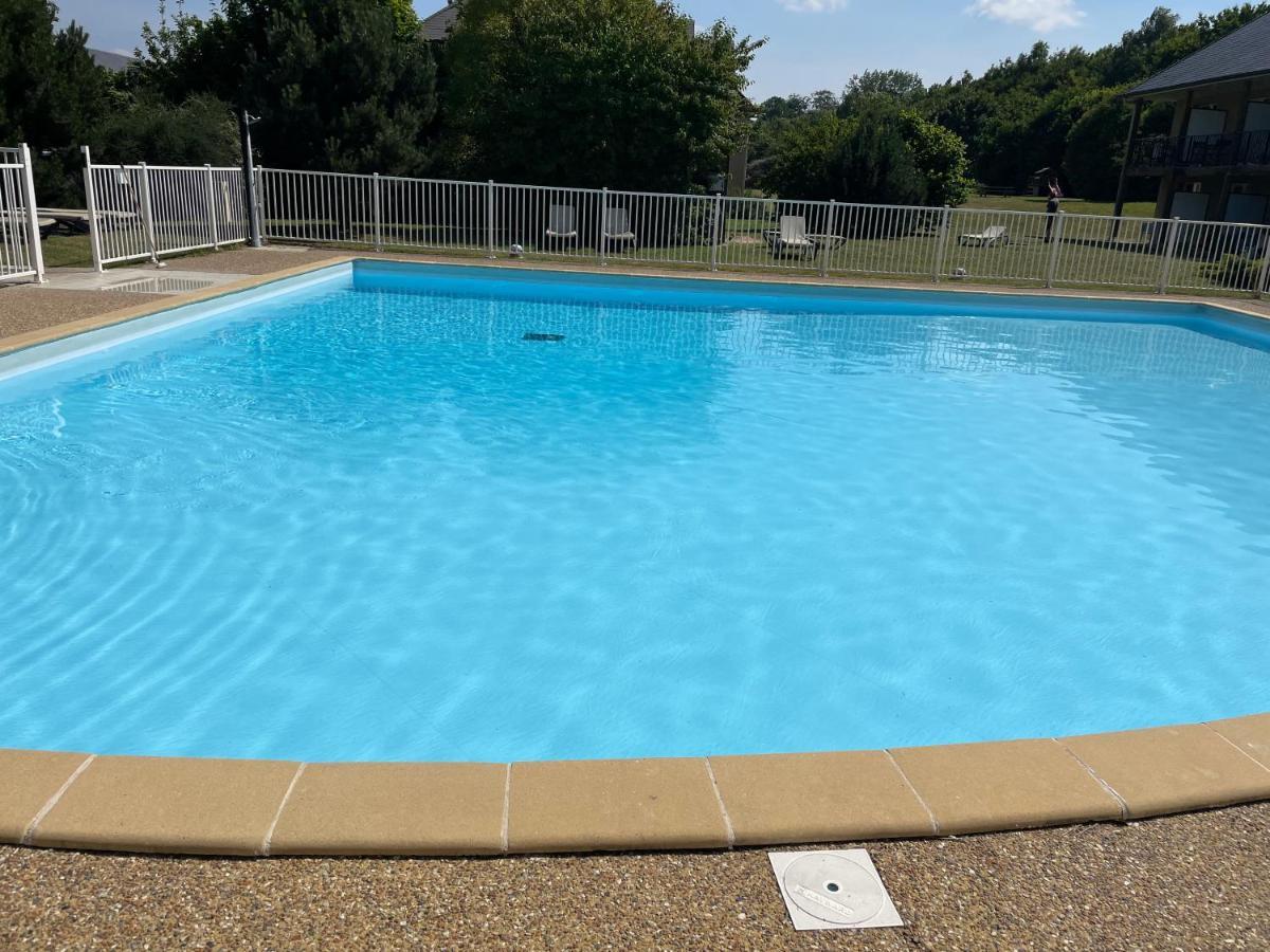 Studio Cote Piscine Apartment Équemauville Exterior foto